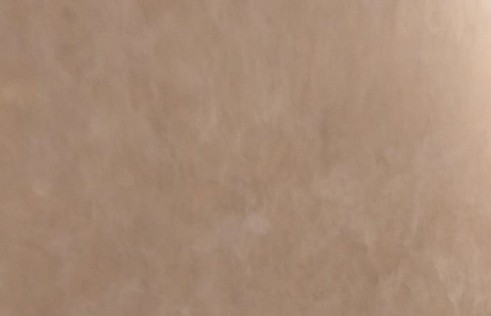 Cream stucco beige dengan tekstur halus dan nuansa hangat